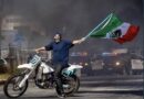 🇲🇽&nbsp;Orgullo sobre ruedas: motociclista mexicano ondea la bandera nacional frente a operativos migratorios en EE. UU.